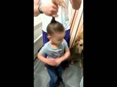 Папа делает прическу дочери (видео)