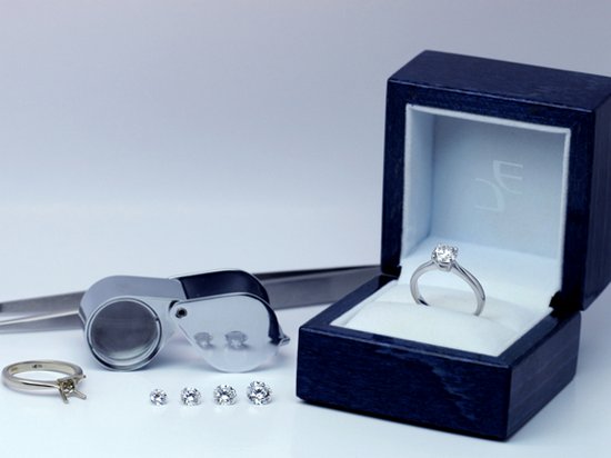 Кольцо с бриллиантом и сапфиром: главные правила выбора ювелирного изделия