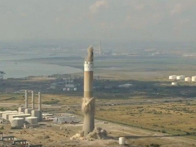 Масштабное воздвижение из бетона подорвали в Британии (видео)