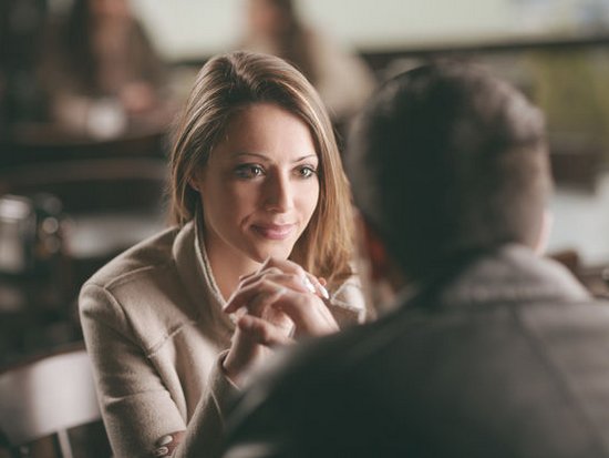 Язык тела: 9 жестов и поз, которых стоит избегать