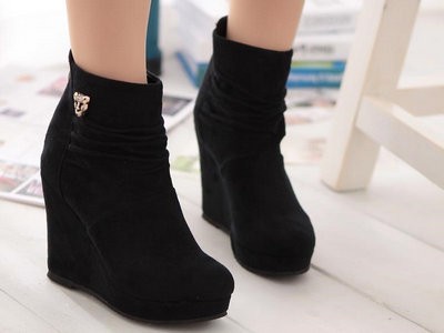 Женские ботильоны на танкетке