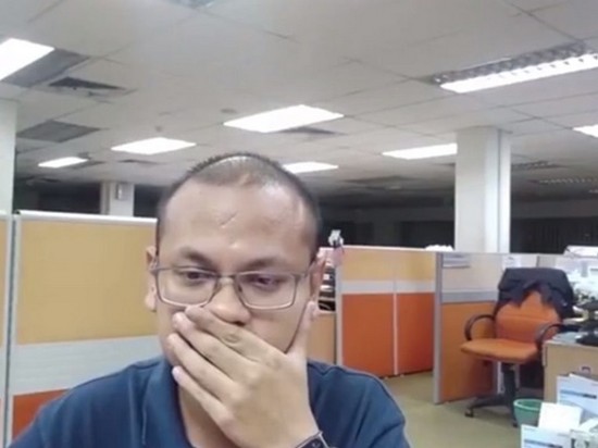 Малазиец снял «визит призрака» в собственный офис