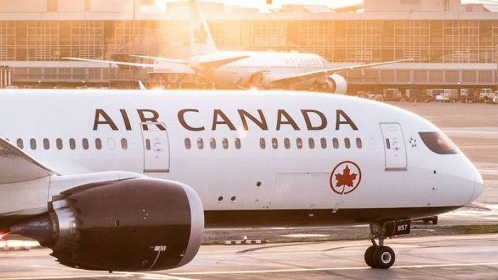 В самолете Air Canada забыли спящую пассажирку