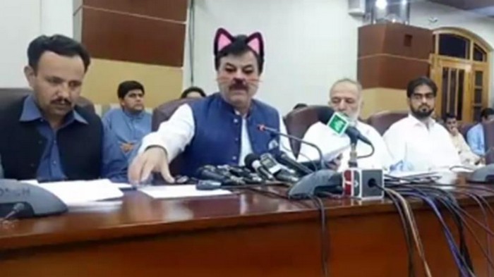 Оператор превратил министра в кота прямо в эфире (видео)