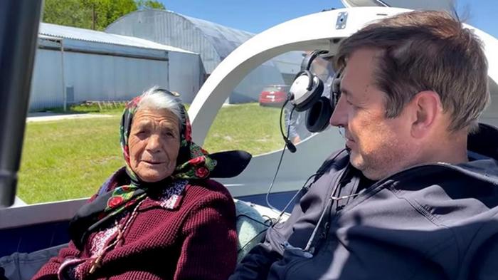 Пенсионерка в 90 лет управляла самолетом (видео)