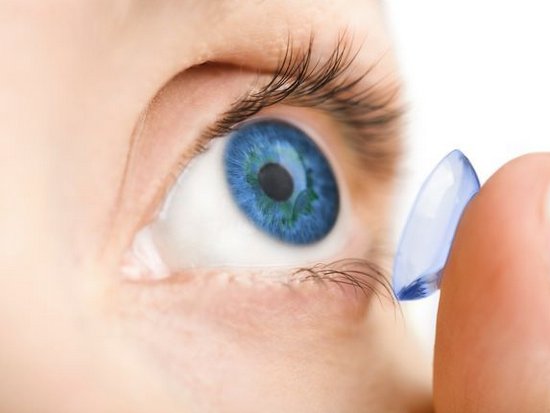 Как влияют на глаза отложения на контактных линзах?