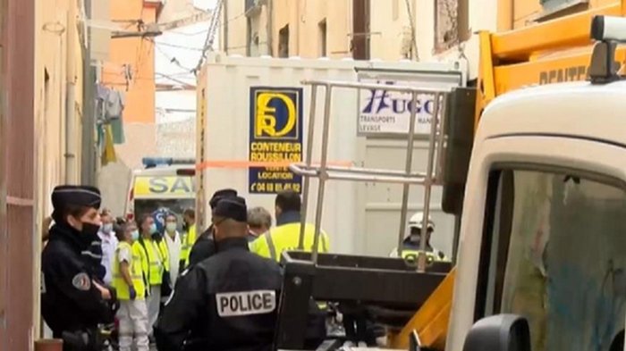 Во Франции спасли из дома мужчину весом в 300 кг (видео)