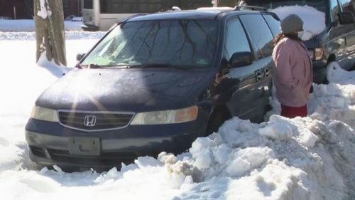Американка пять дней провела в машине из-за снегопада