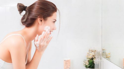 Дерматологи рассказали о 8 веществах, которые нельзя наносить на кожу
