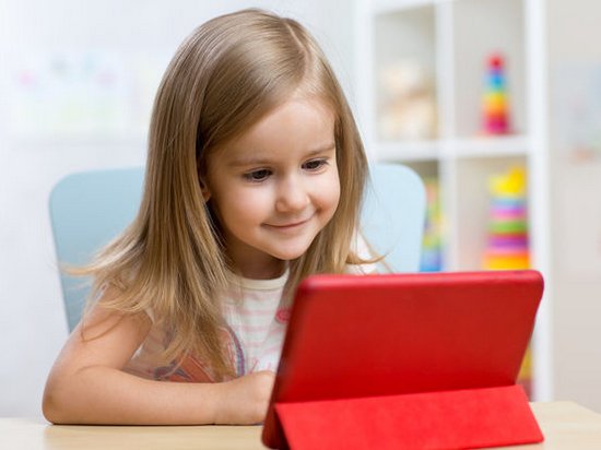 Почему дети постоянно сидят в телефоне