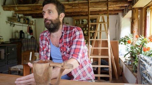 Мужчина 15 лет живет без денег (видео)