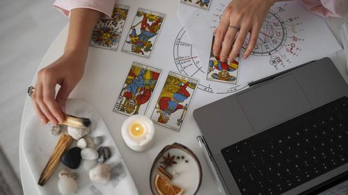 Гороскоп на неделю по картам Таро: узнайте, кто заплачет от счастья