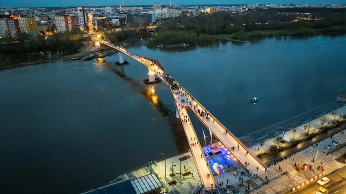 В Варшаве открыли самый длинный велопешеходный мост через Вислу
