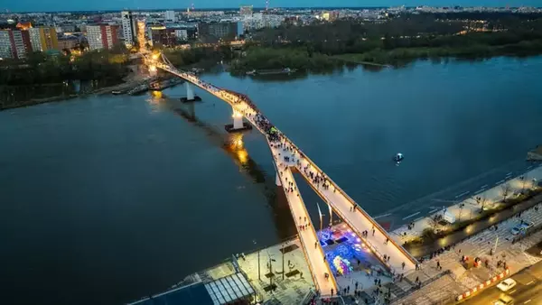В Варшаве открыли самый длинный велопешеходный мост через Вислу
