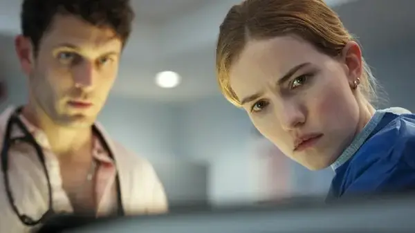 5 новых мини-сериалов, которые хочется «проглотить» за один вечер: сюжеты реально впечатляют