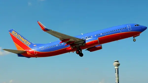 Американская авиакомпания заставит «слишком больших» пассажиров платить за дополнительное место