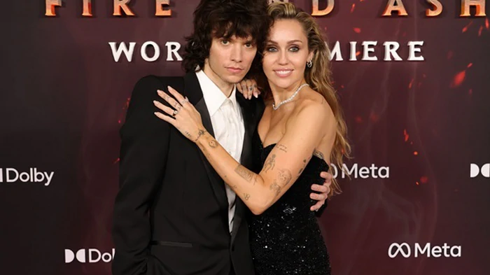 Майли Сайрус подтвердила помолвку с музыкантом Максом Морандо