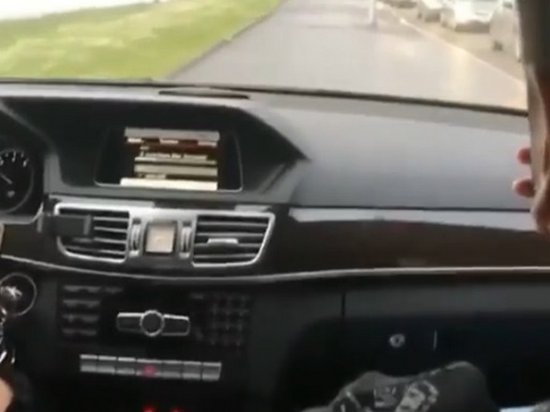 Российские «мажоры» катались на автомобиле по пешеходной зоне (видео)