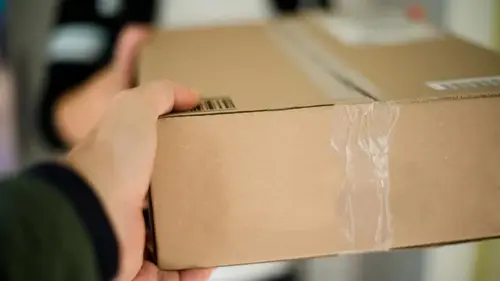 «Что-то зашевелилось»: итальянец получил живой «сюрприз» в посылке из Китая