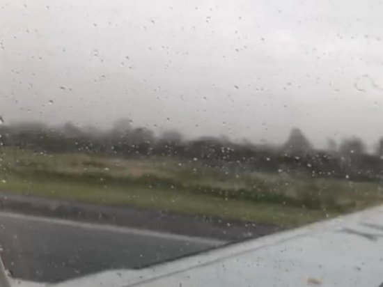 Пассажир снял на видео момент падения самолета