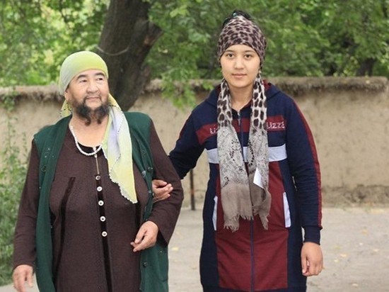 Казахская пенсионерка показала бороду, которую не брила 35 лет