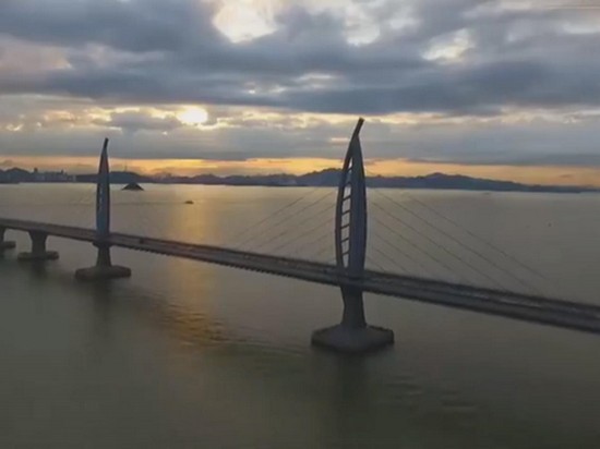 Открыт самый длинный мост над морем