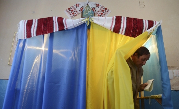 Опрос: 16% украинцев готовы продать свой голос на выборах за 200 грн