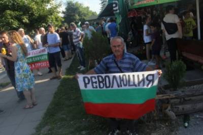 В Болгарии протесты против цыган переросли в столкновения с полицией
