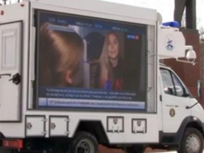 ТВ важнее света: В Крым прислали большие телевизоры (видео)