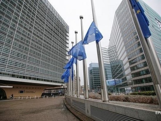 Еврокомиссия обсудит санкции против Польши