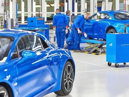 Компания Renault начинает серийное производство спорткара под брендом Alpine