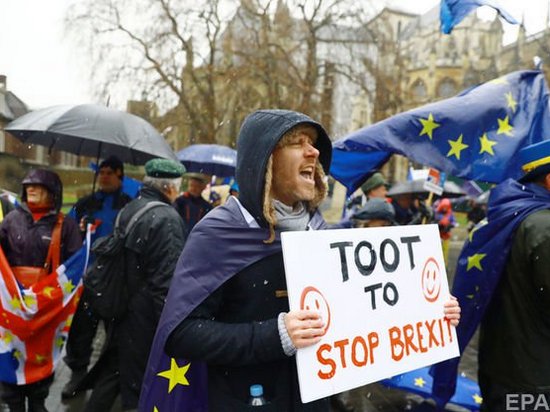 Больше половины британцев признались, что хотят остаться в Евросоюзе — опрос