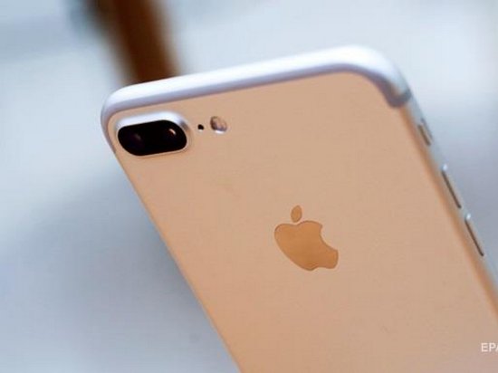 От Apple требуют триллион долларов за замедление iPhone