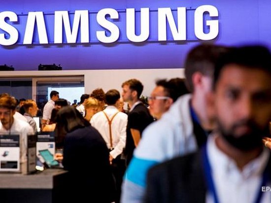 Компании Samsung и LG заявили, что не замедляют смартфоны