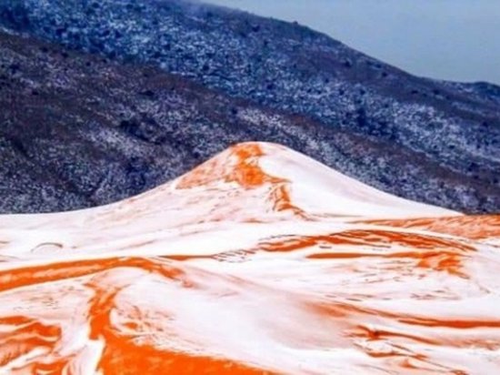В пустыне Сахара выпал снег (фото, видео)