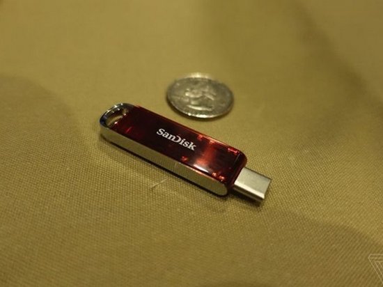 Представлена самая маленькая флешка емкостью в 1 террабайт