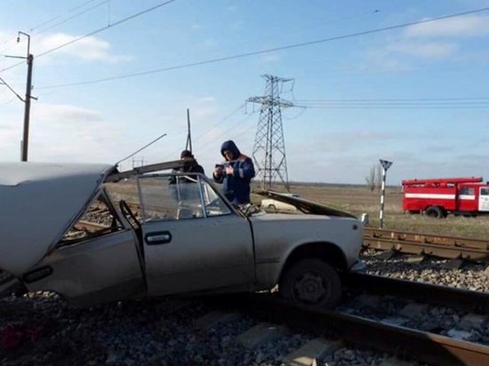 В Запорожской области поезд протаранил на переезде ВАЗ