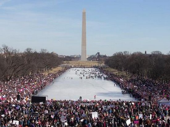 Сотни тысяч вышли на Марш женщин против Трампа