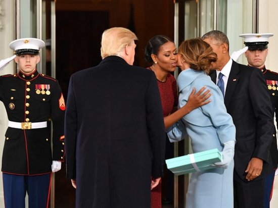 Мишель Обама рассказала о подарке от Мелании Трамп