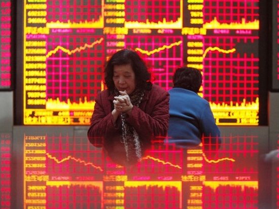 Китайские биржи рухнули вслед за американскими и японскими