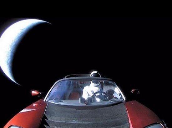 Запущенный в космос автомобиль Tesla признали спутником