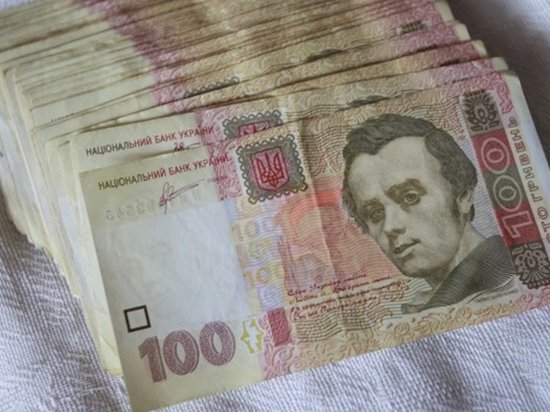 В январе украинцы забрали из банков почти 2 миллиарда гривен