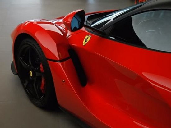 Блогер показал впечатляющую коллекцию Ferrari (видео)