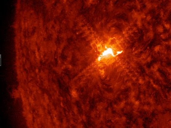Агентство NASA показало новую вспышку на Солнце