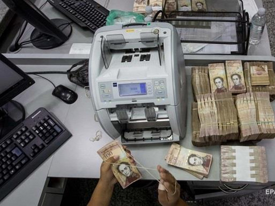 Президент Венесуэлы объявил о деноминации валюты в стране