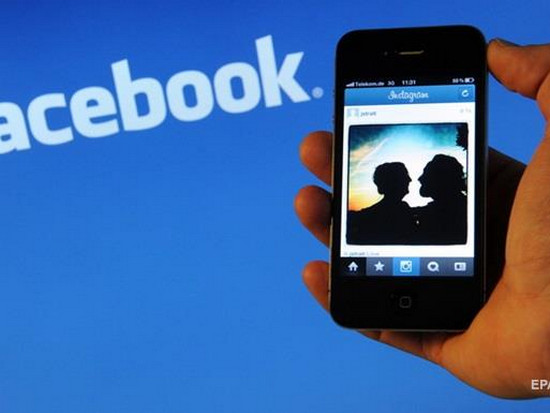 Еврокомиссар обещает жесткие меры против Фейсбук
