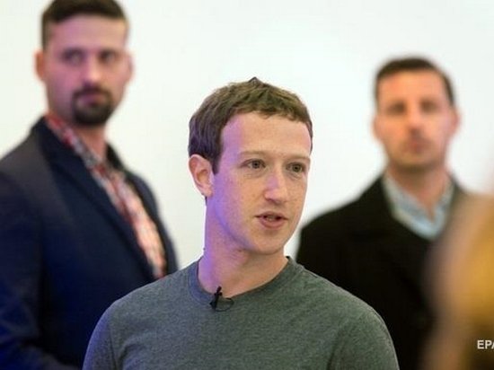 СМИ: Крупный акционер Facebook хочет отставки Марка Цукерберга