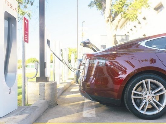 Компания Tesla выпустила рекордное число электромобилей