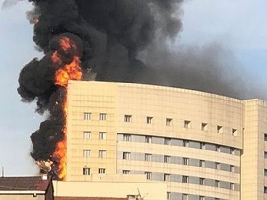 В Стамбуле загорелась больница (видео)