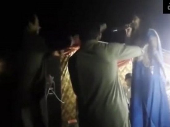 В Пакистане застрелили беременную певицу (видео)